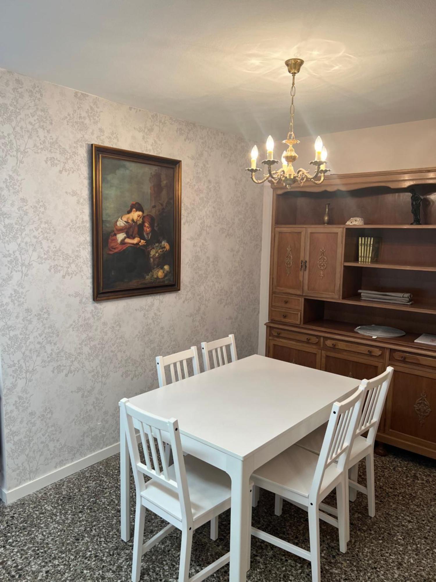 Centrally-Located, Spacious Flat At Historic Centre & Short Walk To Beach Аликанте Екстериор снимка