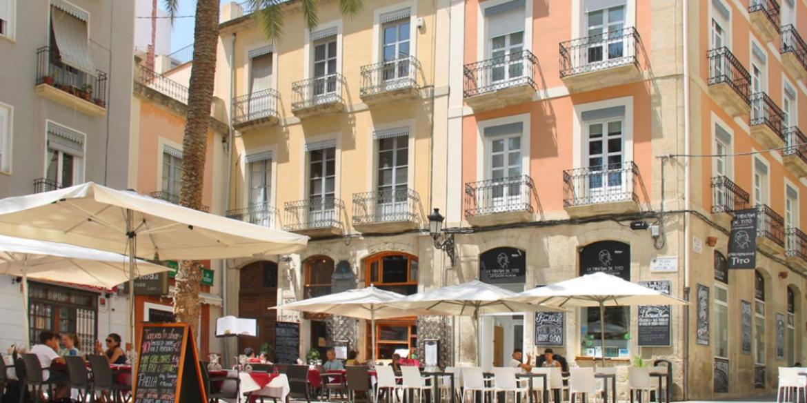 Centrally-Located, Spacious Flat At Historic Centre & Short Walk To Beach Аликанте Екстериор снимка