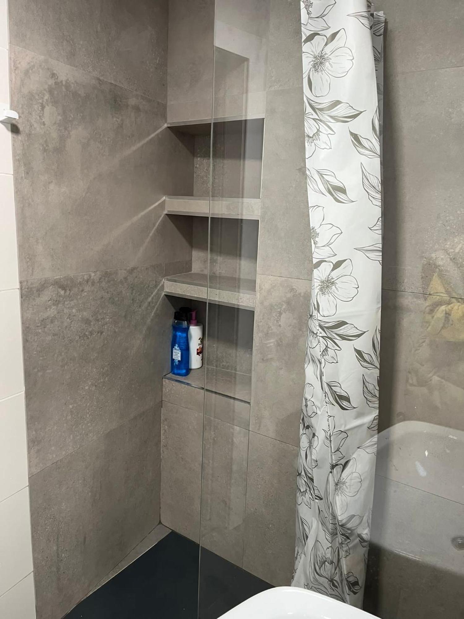 Centrally-Located, Spacious Flat At Historic Centre & Short Walk To Beach Аликанте Екстериор снимка