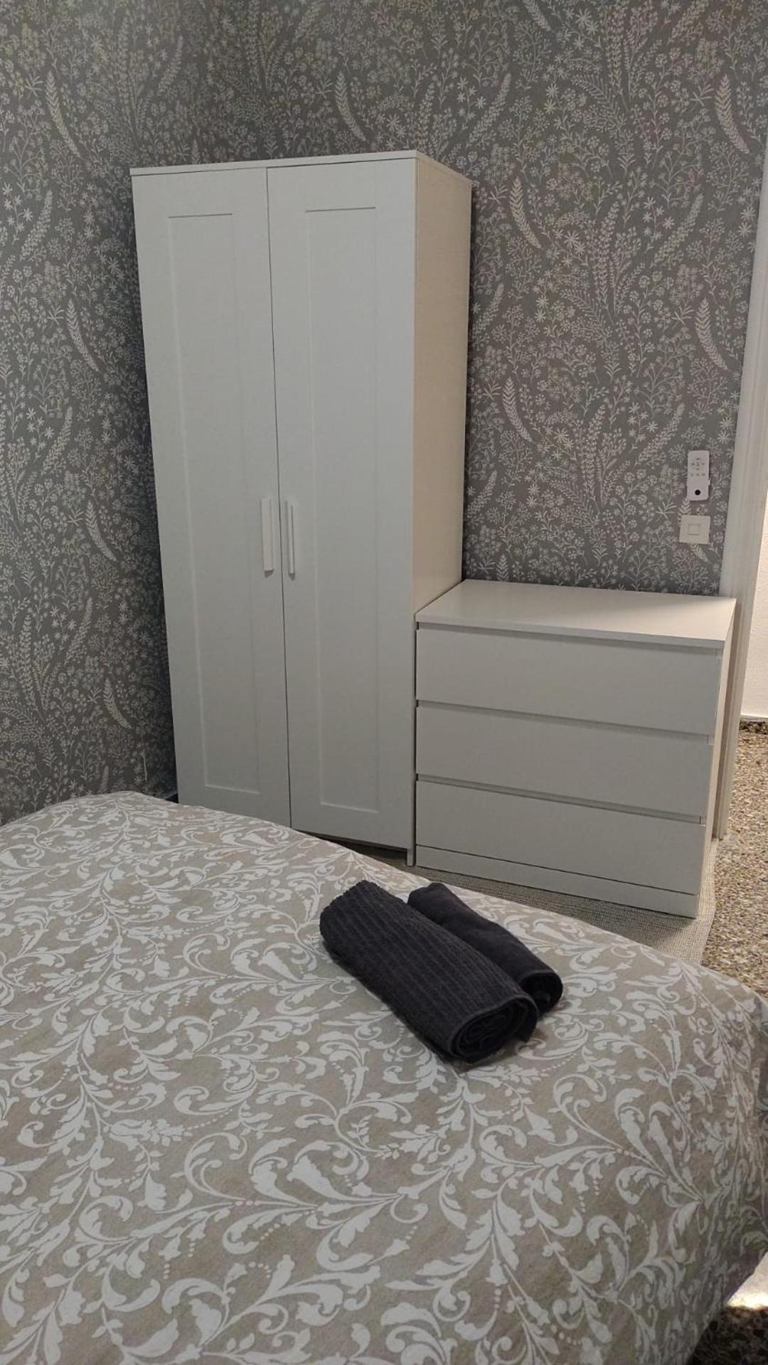 Centrally-Located, Spacious Flat At Historic Centre & Short Walk To Beach Аликанте Екстериор снимка
