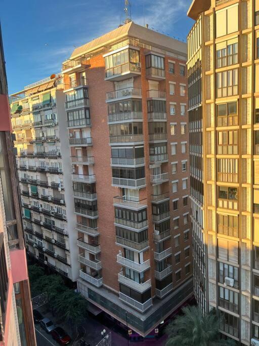 Centrally-Located, Spacious Flat At Historic Centre & Short Walk To Beach Аликанте Екстериор снимка