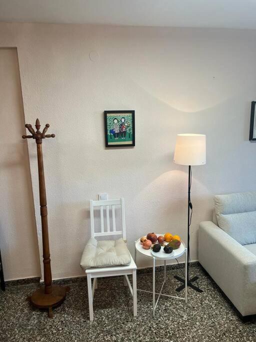 Centrally-Located, Spacious Flat At Historic Centre & Short Walk To Beach Аликанте Екстериор снимка