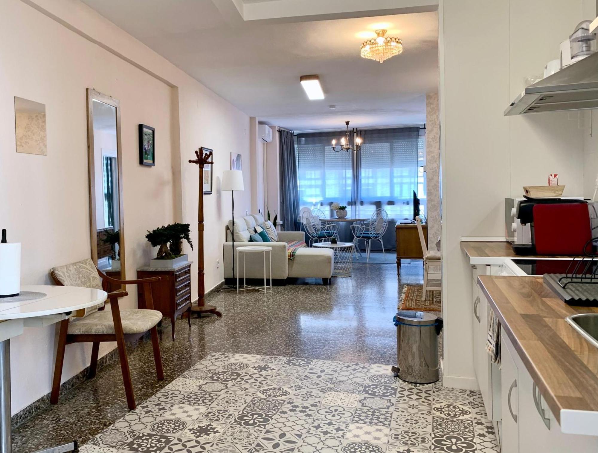 Centrally-Located, Spacious Flat At Historic Centre & Short Walk To Beach Аликанте Екстериор снимка