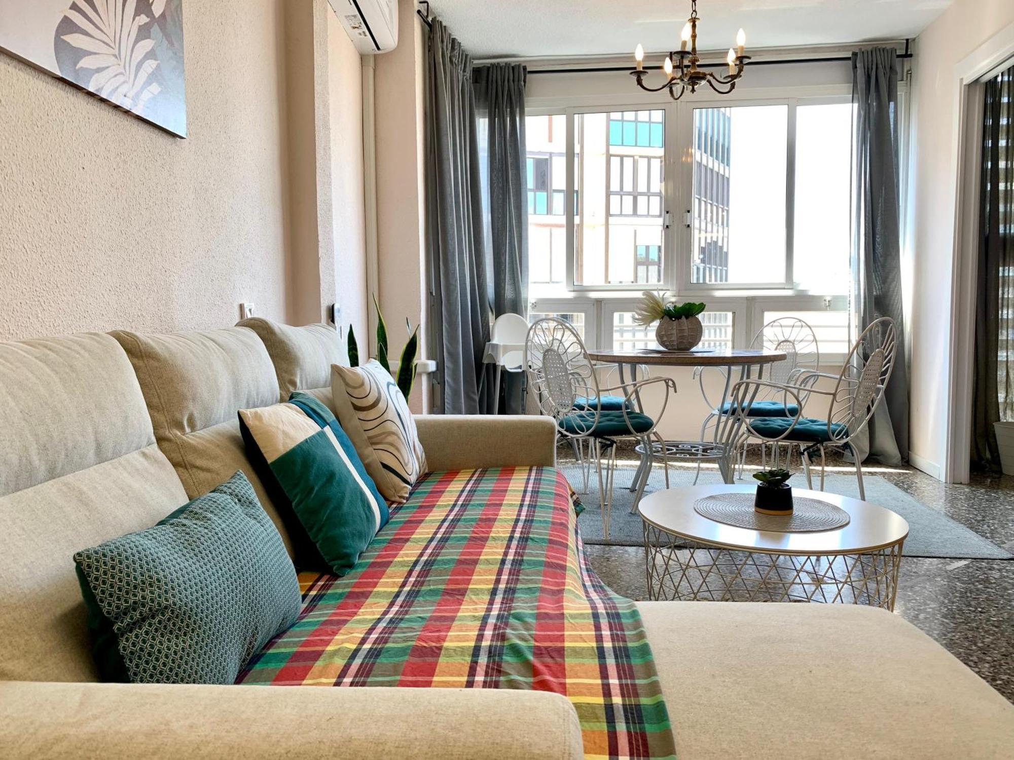 Centrally-Located, Spacious Flat At Historic Centre & Short Walk To Beach Аликанте Екстериор снимка