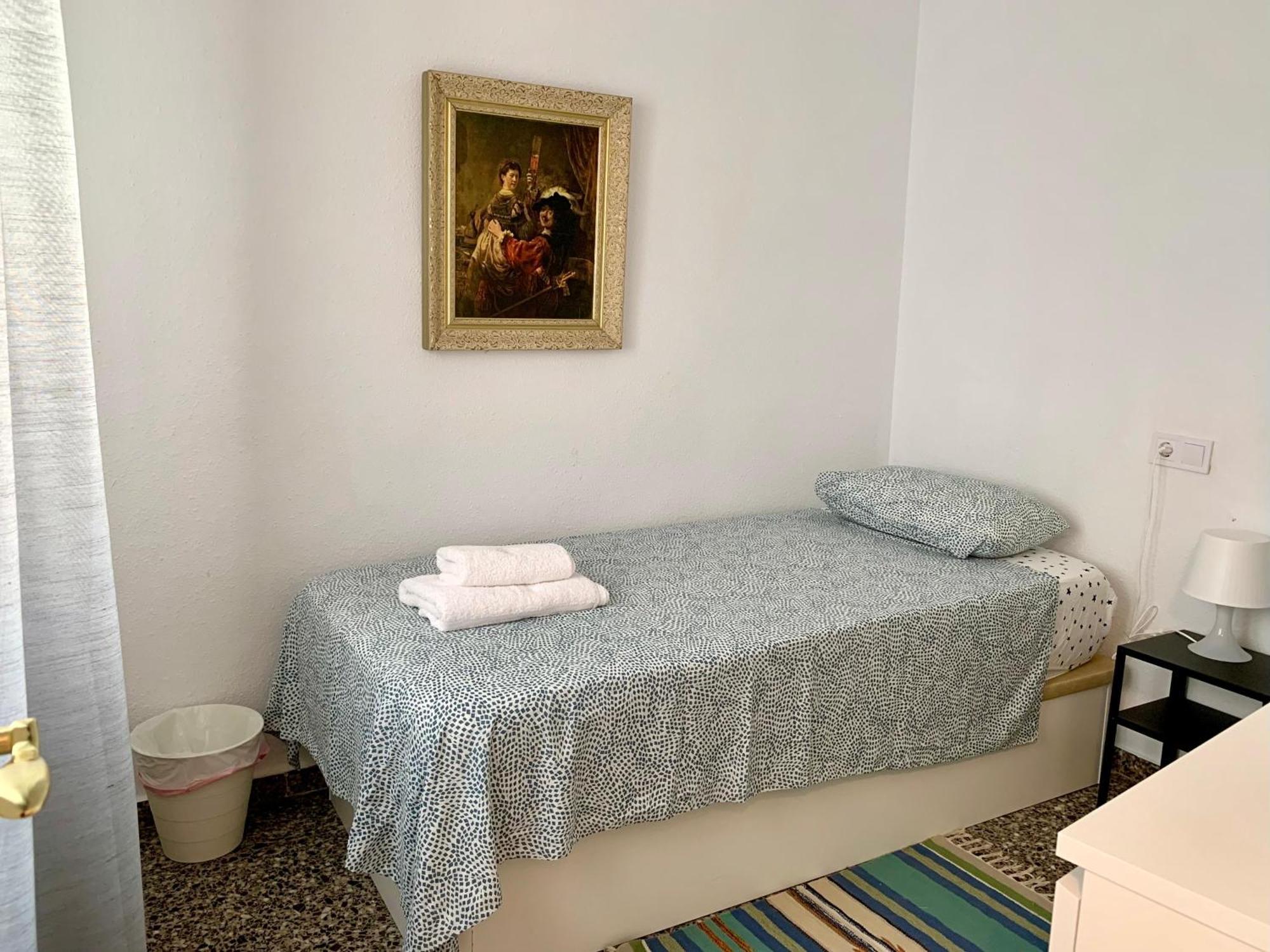 Centrally-Located, Spacious Flat At Historic Centre & Short Walk To Beach Аликанте Екстериор снимка