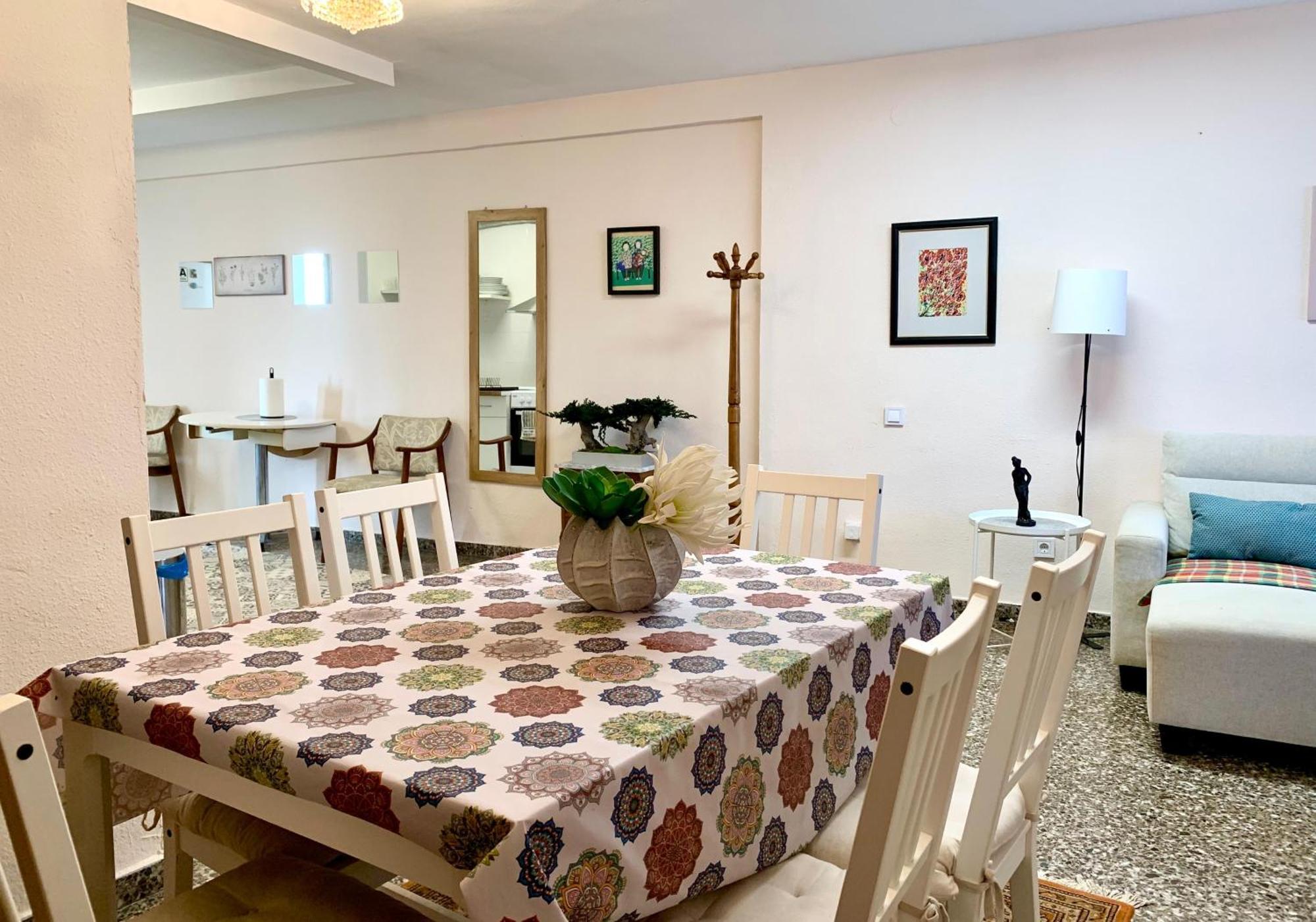 Centrally-Located, Spacious Flat At Historic Centre & Short Walk To Beach Аликанте Екстериор снимка